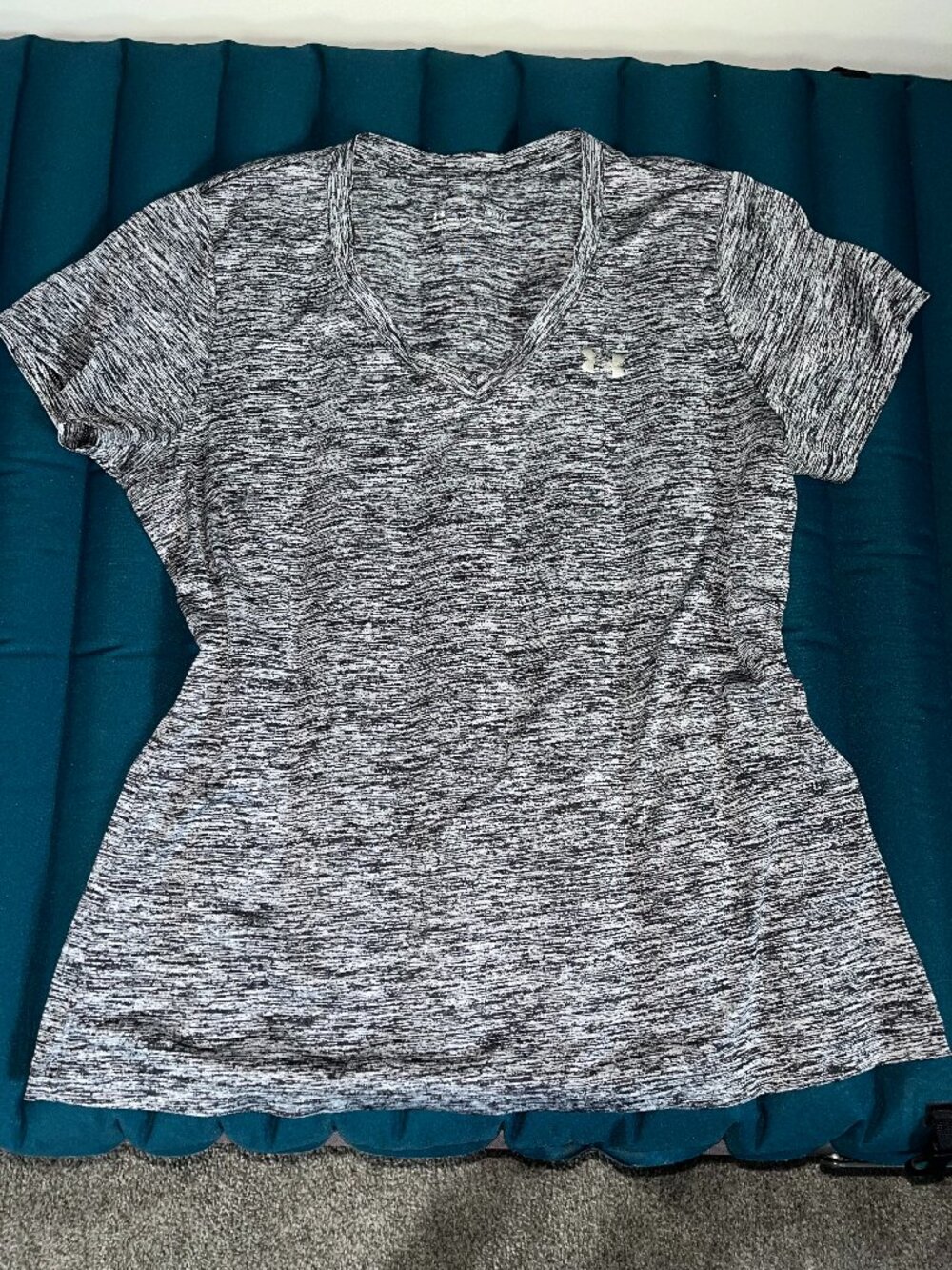 Under Armour Tech Twist V-Neck Activewear Tee